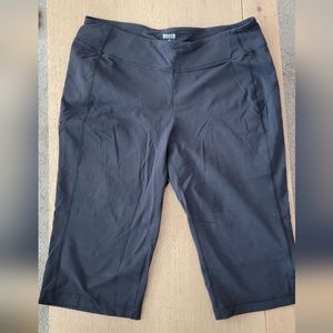 Women's Black Duluth NoGA Classic Capris in 1X